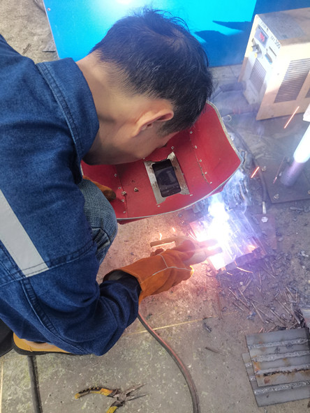 东莞石排电焊培训的费用大概多少钱?